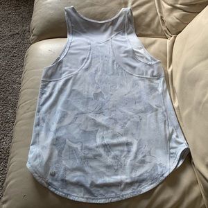 Lululemon tank top!!